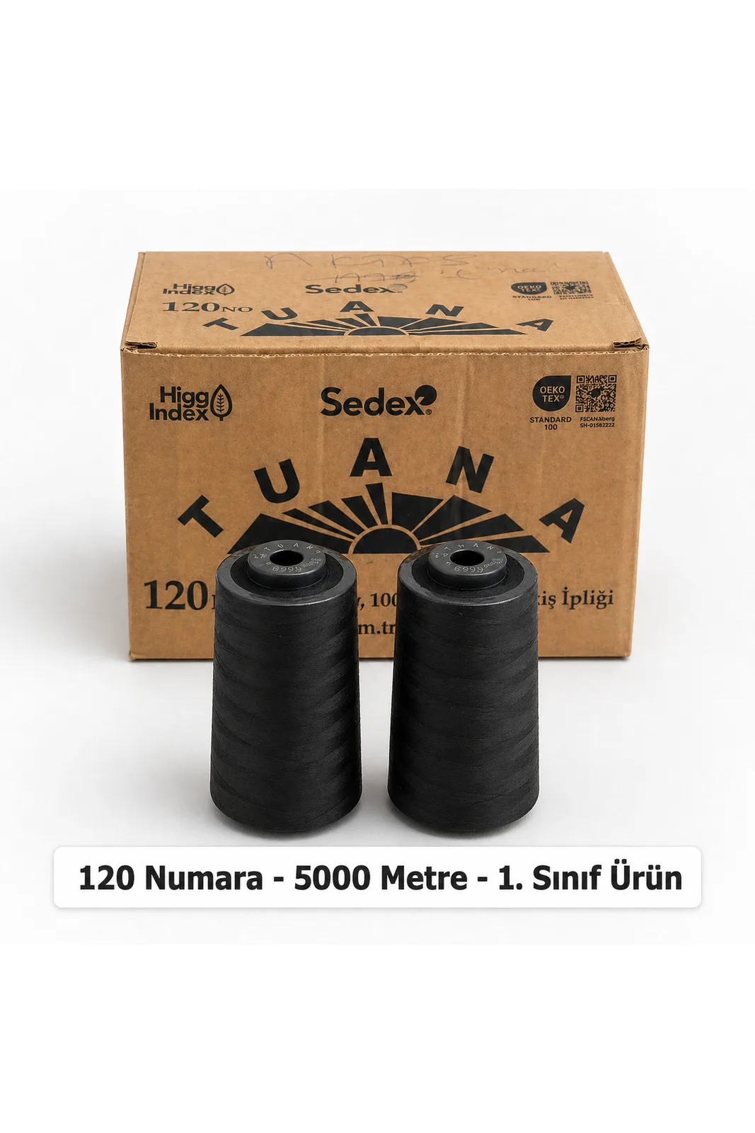 Tuana Polyester Dikiş İpliği 120 Numara 5000 Metre Siyah 2'li Bobin koli önünde iki siyah bobin